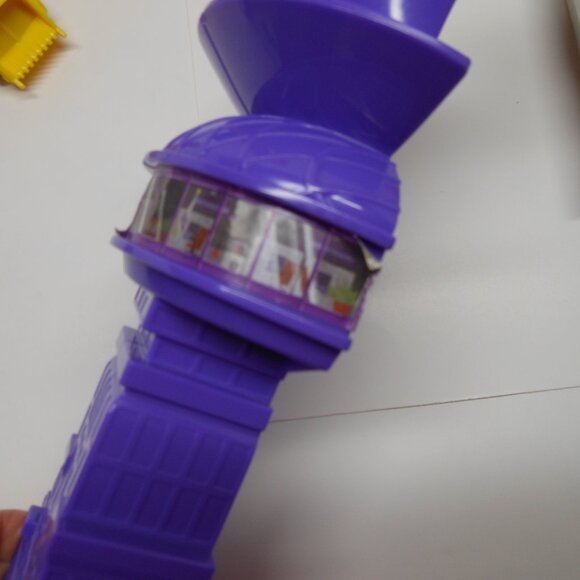 Paw Patrol: The Movie Liberty Total City Rescue Vehicle Playset and 6 Cars - Picture 11 of 15